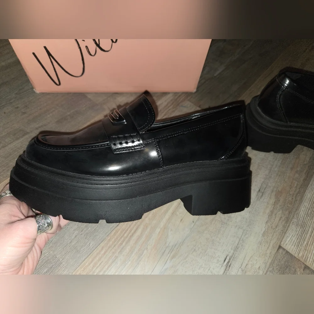 Wild Pair Nelley Platform Lug Sole Platform Loafers - Picture 12 of 14